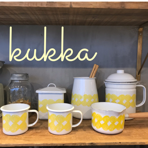 フィンランド語で 花 を意味する Kukka キッチン周りをパッと明るくしてくれるレモンイエローの片手鍋やオイルポット ツールホルダーなどのホーローシリーズです 雑貨店pecoriの好きなものさがし フィンランド語で 花 を意味する Kukka キッチン周りをパッと明るくしてくれるレモンイエローの片手鍋やオイルポット ツールホルダーなどのホーローシリーズです 雑貨店pecoriの好きなものさがし