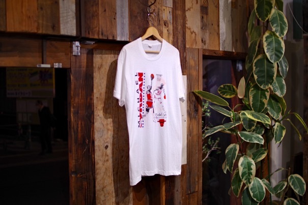 品質一番の 日本未発売 JORDAN×ATCQ ビッグプリントTシャツ ジョーダン