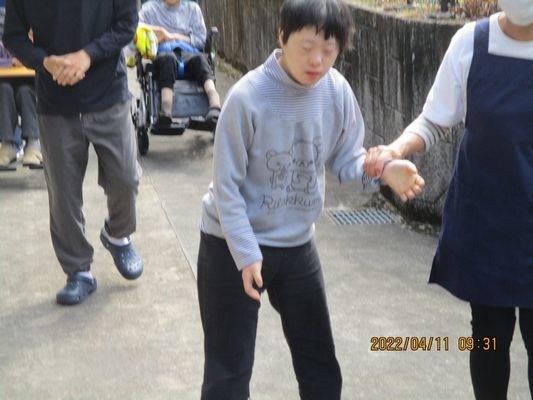 4/11 日中活動_a0154110_08394803.jpg