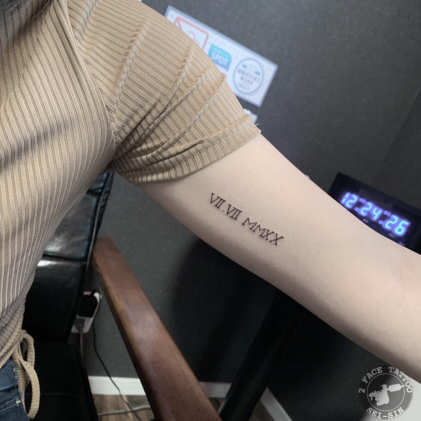花 水晶 ローマ数字 ワンポイント 2face Tattoo Studio Japan 千葉県木更津市 刺青処 聖針