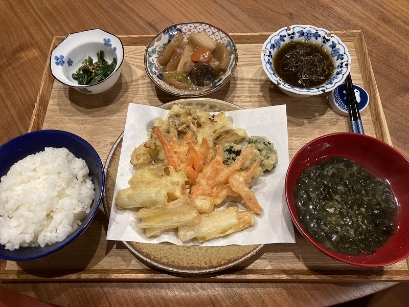 献立 野菜の天ぷら ほうれん草のお浸し 根菜の煮物 納豆昆布の酢の物 あおさのお味噌汁 Kajuの 今日のお料理 簡単レシピ