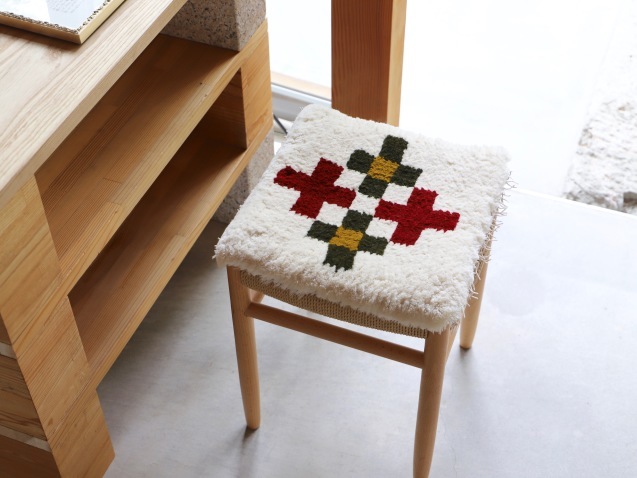 再販リクエスト品】手織りの椅子敷き