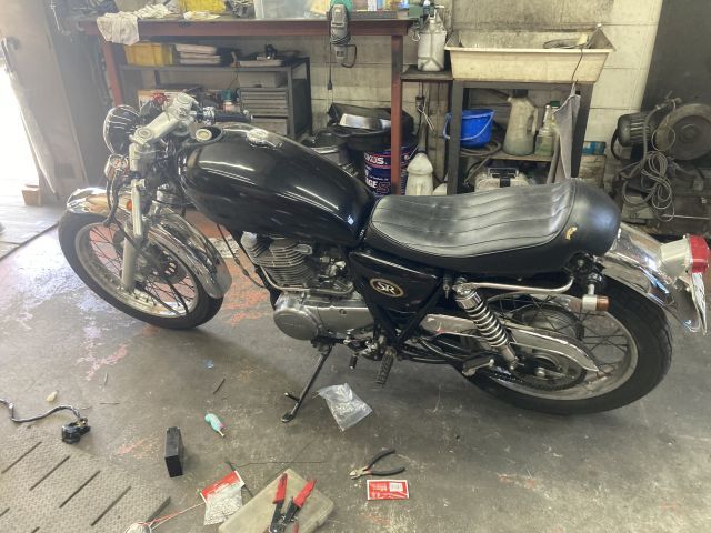 SR400　カスタム　I様号ほぼ完成！_a0164918_17375132.jpg