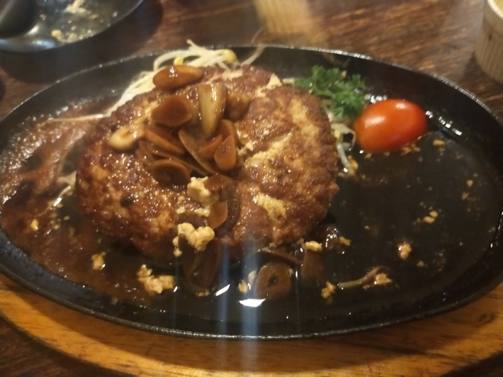 食ING情報☆ボリューミーで美味しい家庭料理が盛りだくさん＠忍者ninjaJapaneseDining & Bar(プノンペン)_e0408534_00050729.jpg