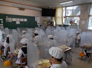 初めての給食_d0172404_18231057.jpg