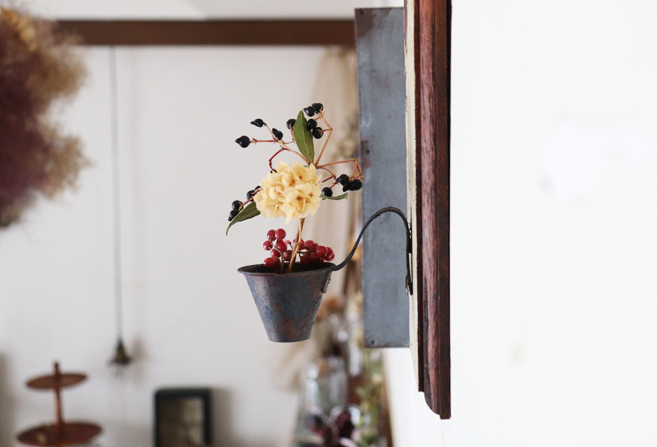 キャンドゥグッズで和風「壁掛けフラワースタンド」を簡単DIY : pink