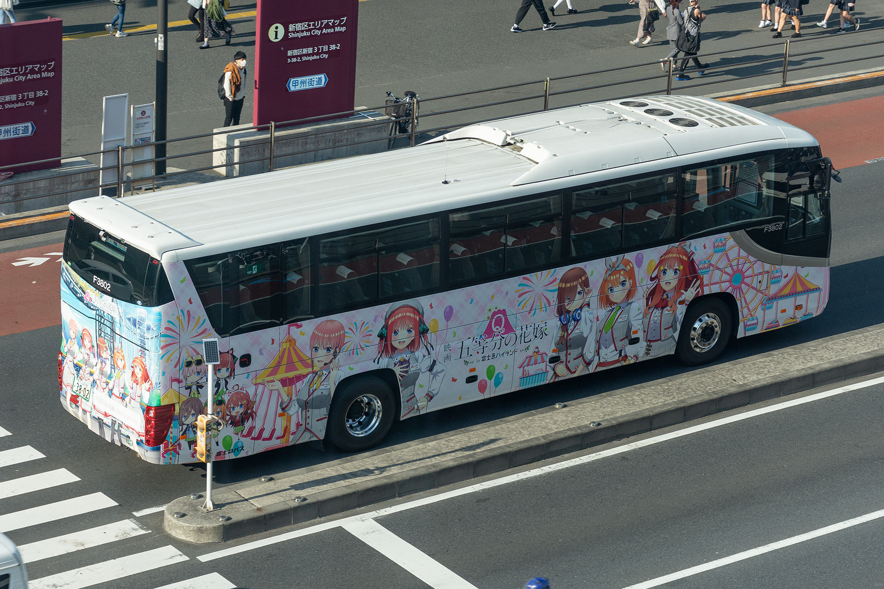 富士急バス 映画 五等分の花嫁 In 富士急ハイランドラッピングバス Sky Lounge Garden Transporter Side