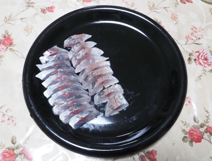 夫の釣果とその後(お刺身とフライ)_c0116915_00202951.jpg