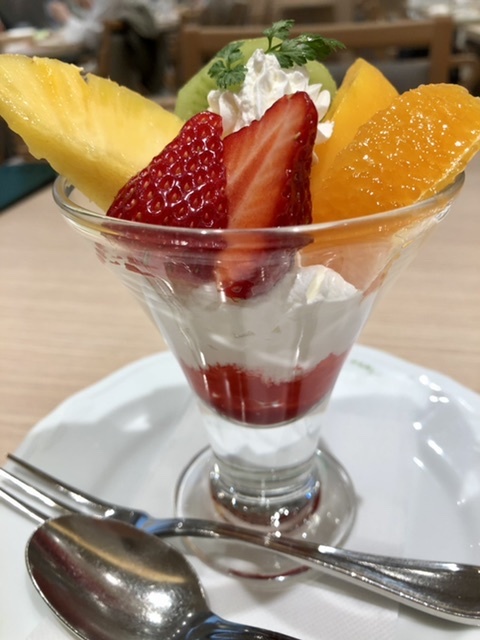 【千疋屋の選べるコンビランチとミニパフェ】_b0009849_13382204.jpeg