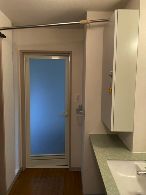 『サンゲツ』の壁紙で洗面室を貼り替えました by interior styling of bright_c0157866_21120151.jpg