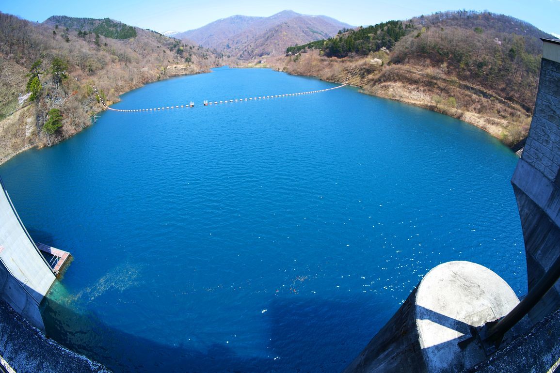 四万川ダムって、キレイな姿形が気に入った♪・・・4月19日奥四万湖紀行♪_a0031821_16074276.jpg