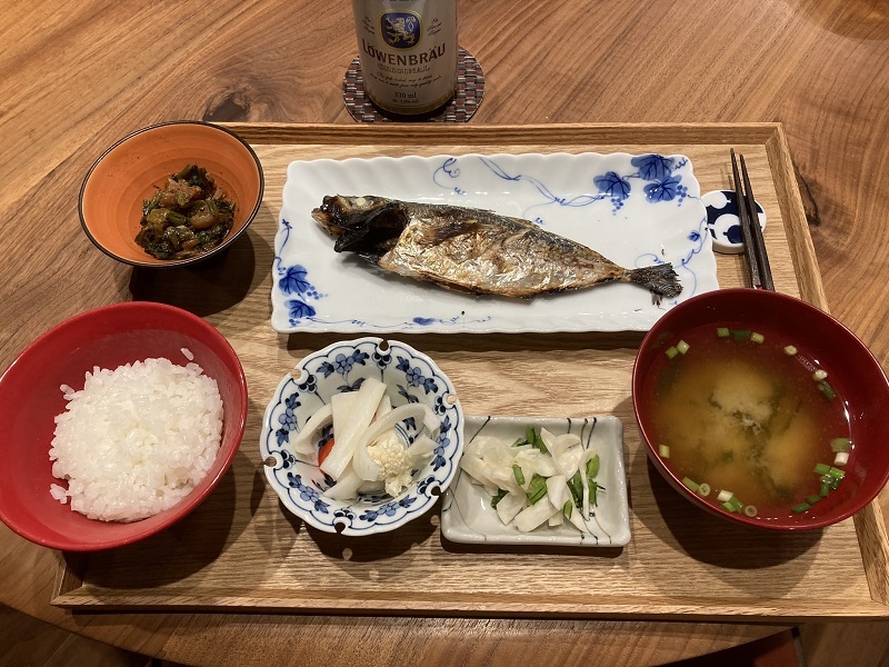 献立 鯵の塩焼き ピクルス カブの即席漬け カブの甘辛炒め ワカメのお味噌汁 ビール Kajuの 今日のお料理 簡単レシピ