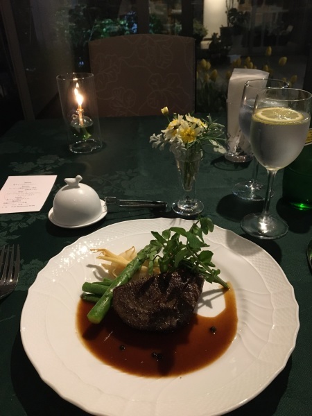 レストラン○○で　　ひとりでフレンチディナー_b0417696_09120845.jpeg