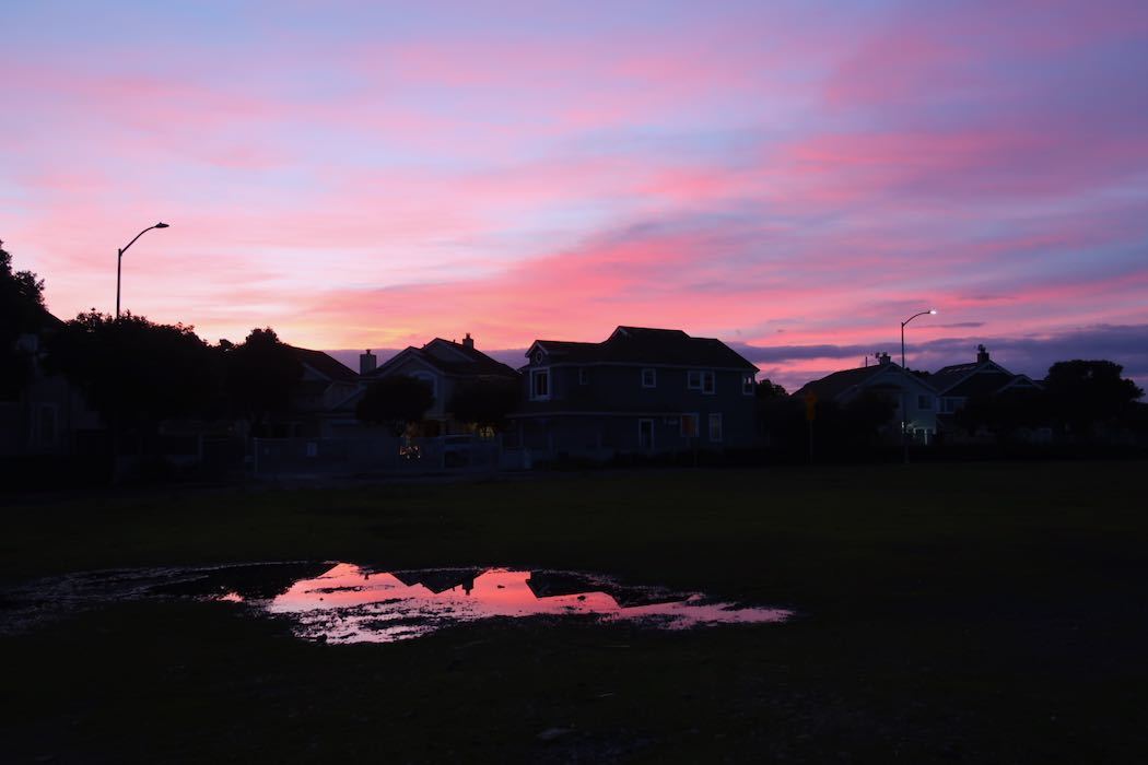 Reflection: 水たまりに映ったピンク色の空_a0397115_17132745.jpeg