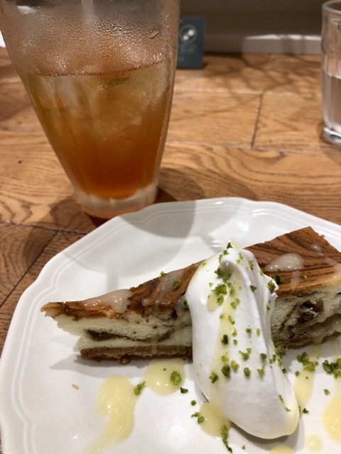 【アフタヌーンティールームでフレンチトーストサンド】_b0009849_12243375.jpeg