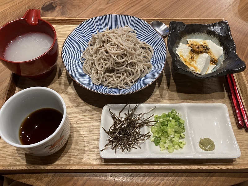 【献立】深大寺そば(蕎麦湯付)、冷奴に食べるラー油_c0027666_08153799.jpg