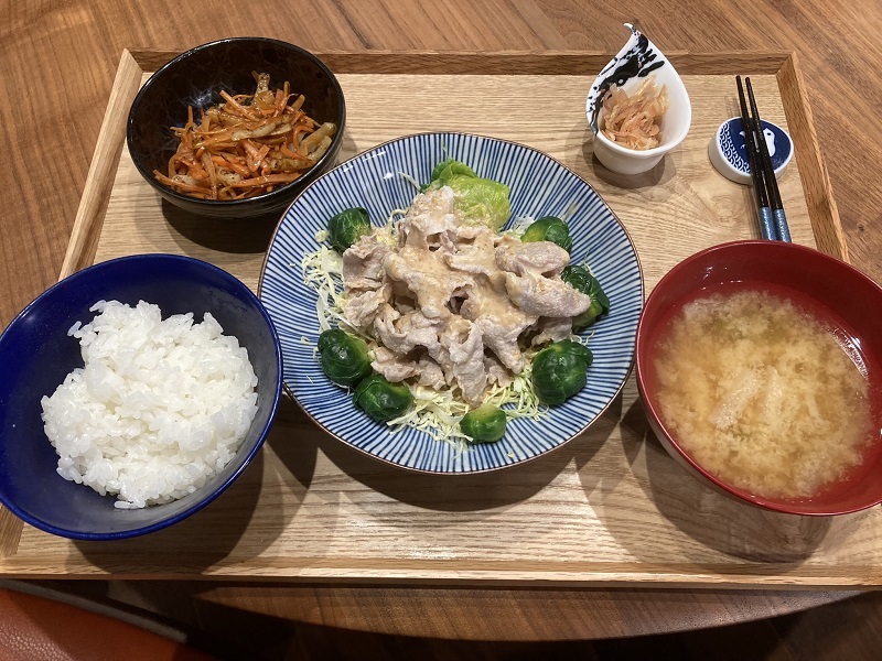 【献立】冷しゃぶ、冷奴、人参とちくわのバター醤油炒め、茗荷と明太子のごま油和え、大根と長ねぎのお味噌汁、ワイン_c0027666_08234376.jpg