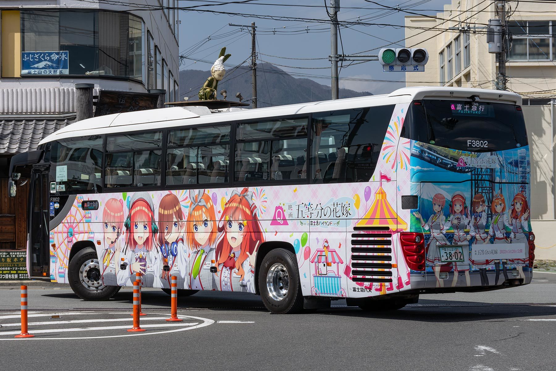 富士急バス 映画 五等分の花嫁 In 富士急ハイランドラッピングバス Sky Lounge Garden Transporter Side