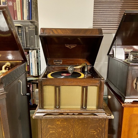 卓上蓄音機ビクトローラVV1-90が入荷しました : シェルマン 卓上蓄音機ビクトローラVV1-90が入荷しました : シェルマン