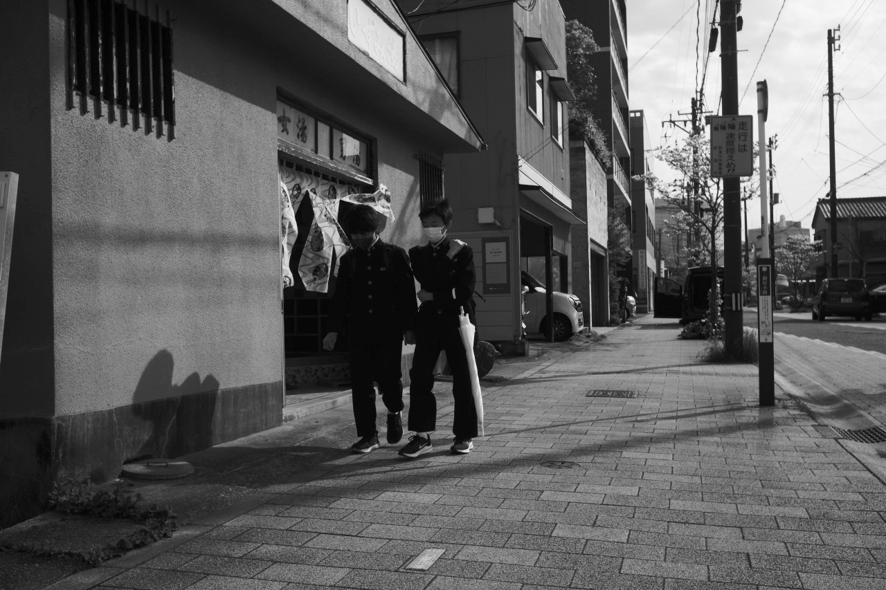 光が眩しい本町だった。 20220427_c0082800_22324653.jpg