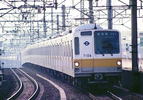 東京メトロ　有楽町線・副都心線7000系　定員・形式・自重銘板【7900】 東京メトロ 有楽町線・副都心線7000系 定員・形式・自重銘板