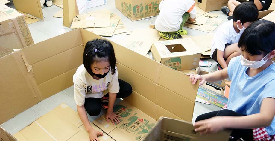 ダンボールで巨大秘密基地を作ろう!_b0212226_21271281.jpg