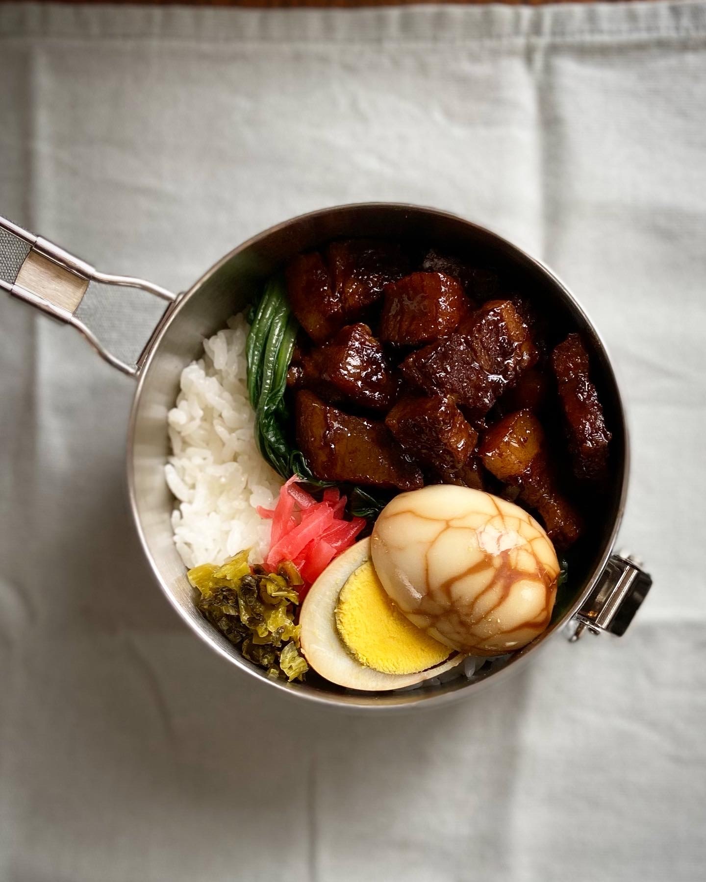 ルーローハンと茶葉蛋の台湾弁当。_e0269389_18442234.jpg