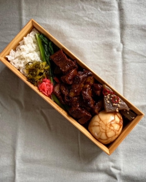 ルーローハンと茶葉蛋の台湾弁当。_e0269389_18442751.jpg