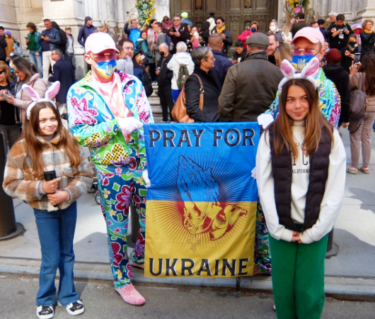 NYではイースター・パレードでもウクライナ支援_b0007805_22190087.jpg
