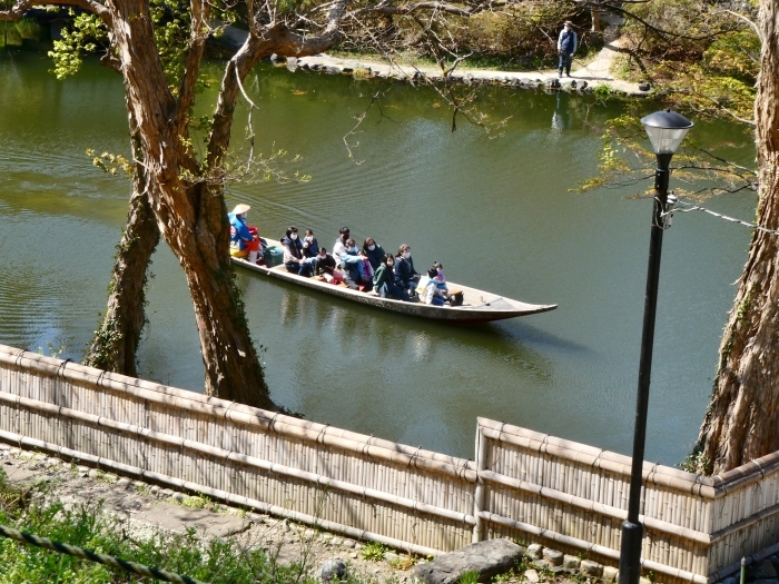   お船に乗ってお堀を巡ろう　　２０２２-０５-０１　００：００ 　_b0093754_23374988.jpg