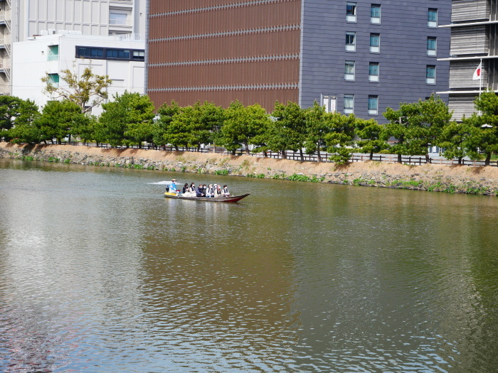   お船に乗ってお堀を巡ろう　　２０２２-０５-０１　００：００ 　_b0093754_23384822.jpg