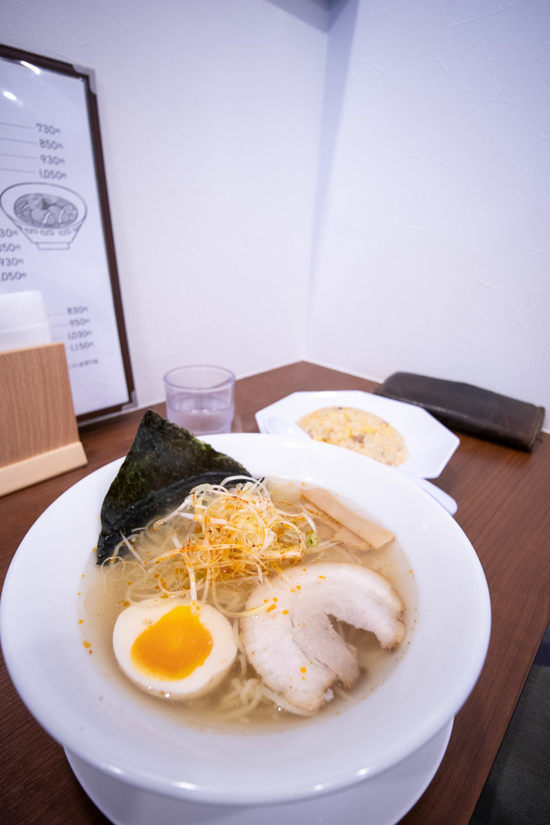 らーめん ゆきんこで、らーめん半チャーハンセット_a0077663_17321772.jpg