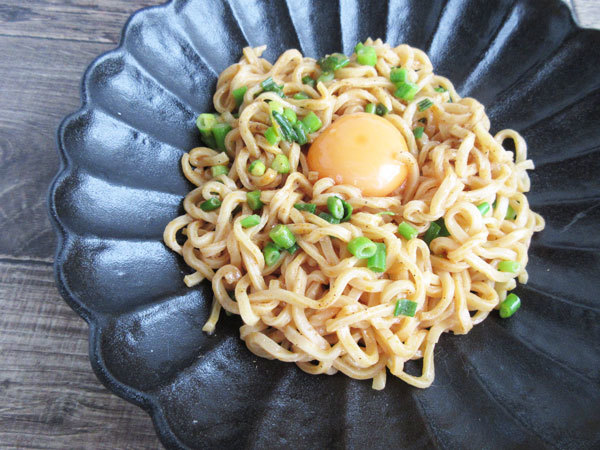【日清食品】日清爆裂まぜ麺 極太濃厚台湾まぜそば_c0152767_20042208.jpg