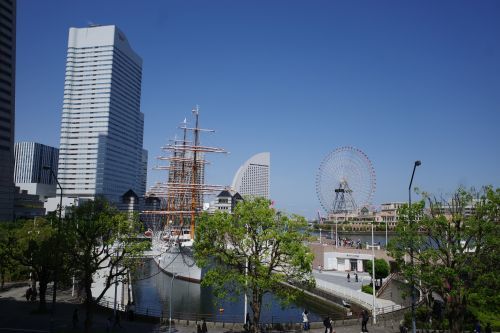 鯉のぼりの泳ぐ、みなとみらい。各地の「シン・ウルトラマン」オブジェ、圧巻！です。_e0080345_06400073.jpg