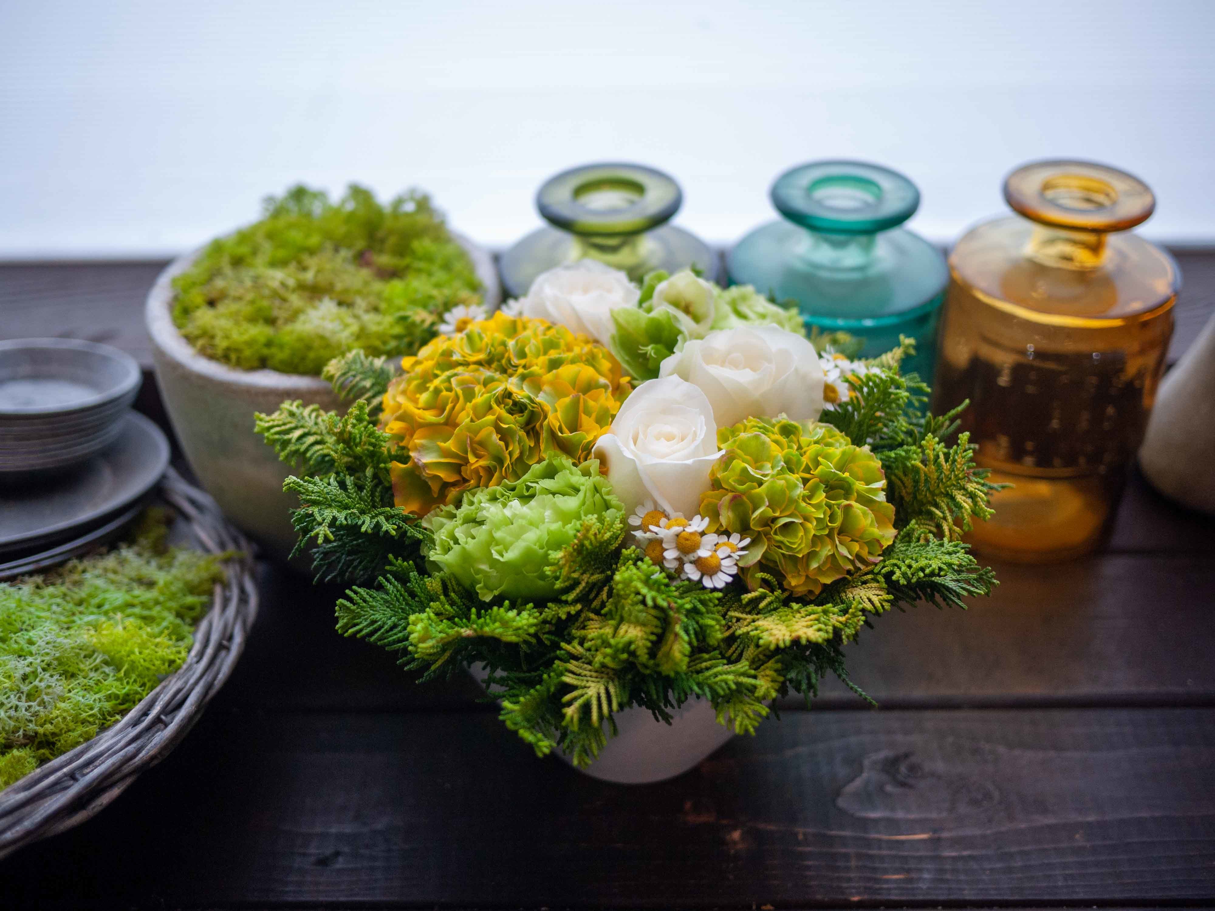 お誕生日のアレンジメント 明るくおしゃれ 22 05 01 札幌 花屋 Mell Flowers