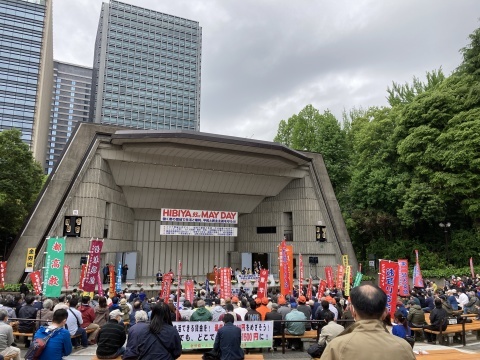 肌寒い中、熱気の反戦メーデー_b0050651_06015523.jpg