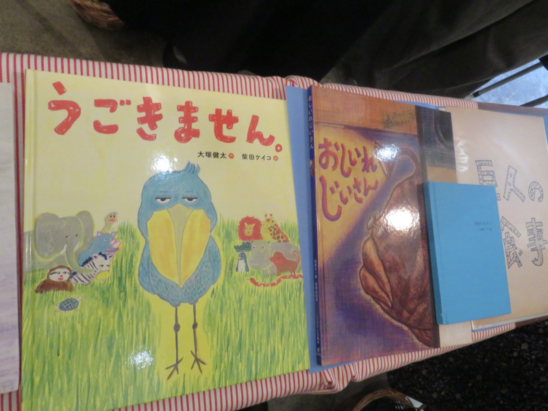 ４月２９日に開催した絵本の会の様子＊毎月１回、日曜か祝日に_f0129557_12451037.jpg