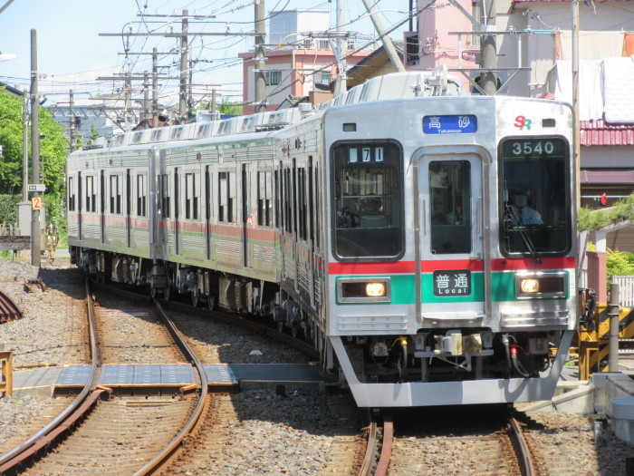 たのしいゴールデンウィーク(京成金町線3540F編) : 赤い たのしいゴールデンウィーク(京成金町線3540F編) : 赤い