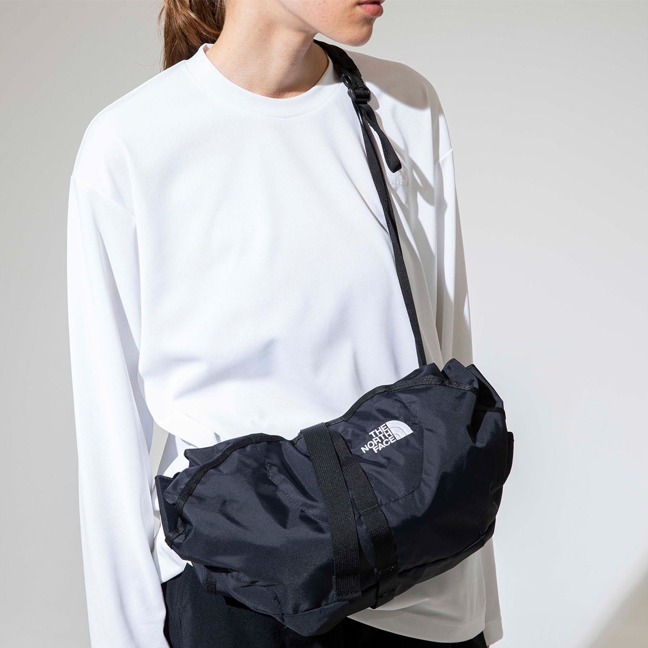 THE NORTH FACE [ザ・ノース・フェイス] Escape Shoulder Pouch [NM82232]_f0051306_07541873.jpg