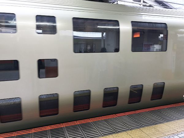 なんだ！？　この列車_a0163788_17220313.jpg