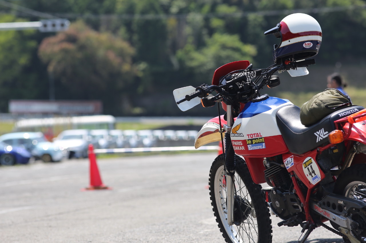 旧車でエンジン全開 オトナの遊び タイムトンネルトライアル 微力ではあるが無力ではない 旧車でエンジン全開 オトナの遊び タイムトンネルトライアル 微力ではあるが無力ではない