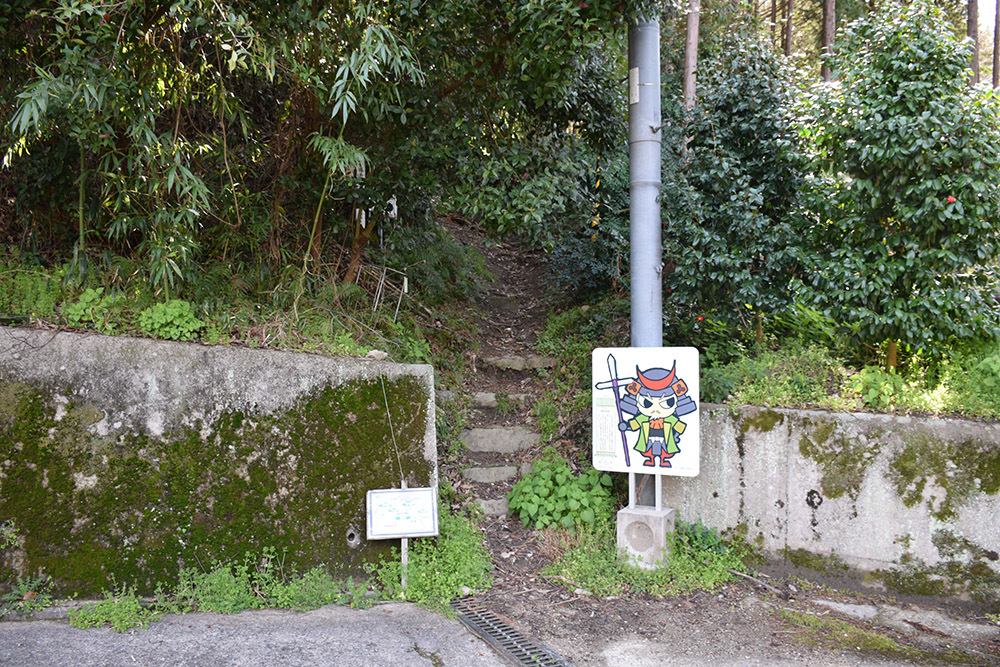 城主は島左近か松永久秀か、椿井城攻城記。<前編> 登山道_e0158128_15535639.jpg