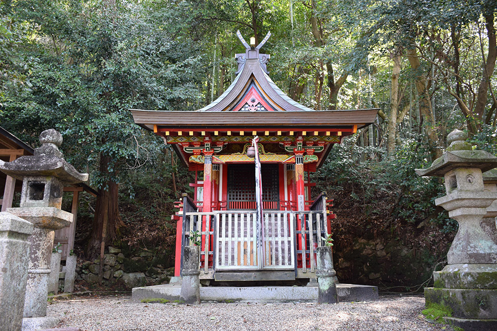 椿井城跡西麓を歩く。 その1 <平等寺春日神社と椿井春日神社>_e0158128_18322822.jpg