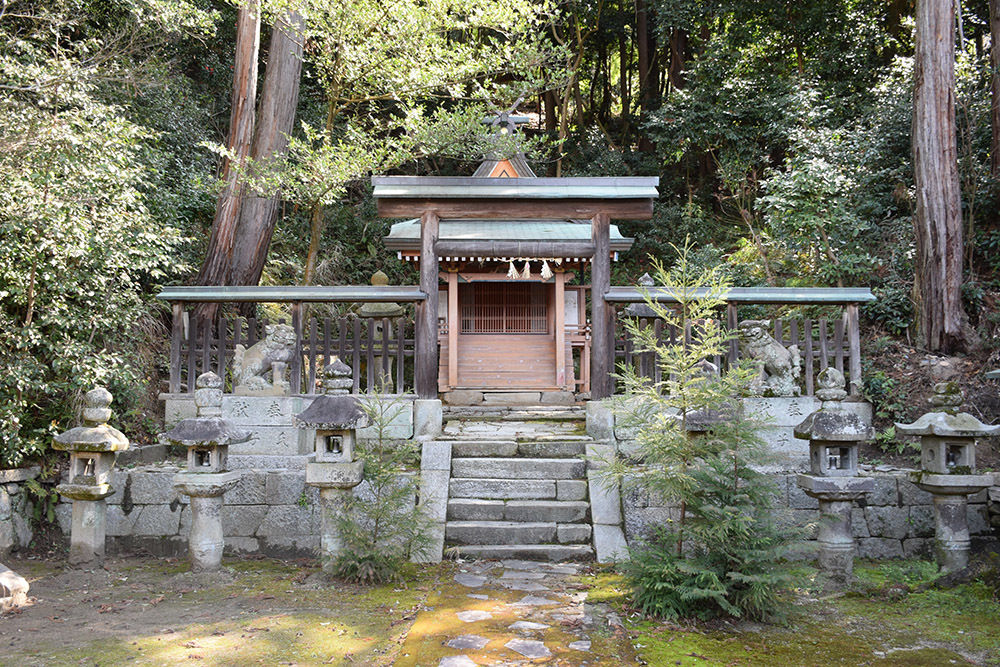 椿井城跡西麓を歩く。 その1 <平等寺春日神社と椿井春日神社>_e0158128_18580942.jpg