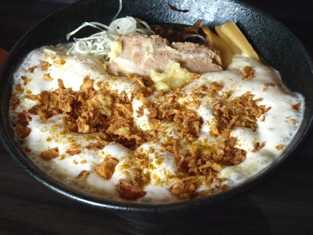 麺屋 雷文 その2(泡カレーらーめん)_d0153062_20272230.jpg