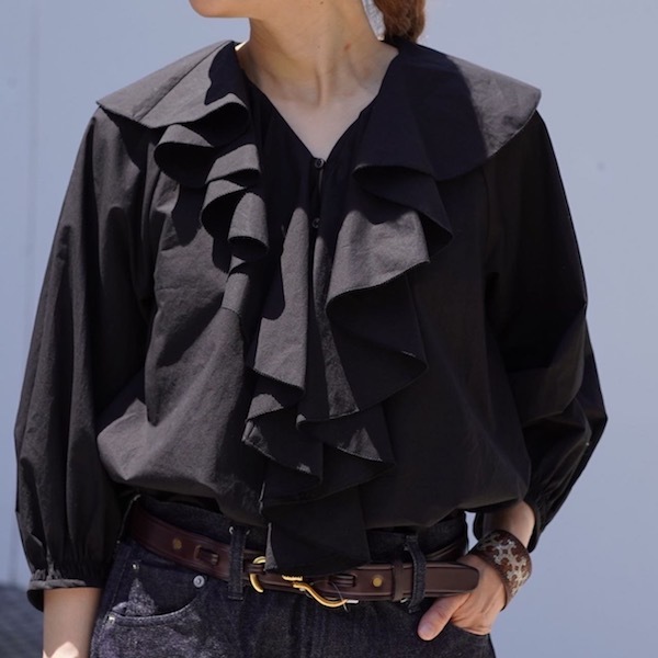 ラッフルカラーブラウス_d0364239_18390613.jpg