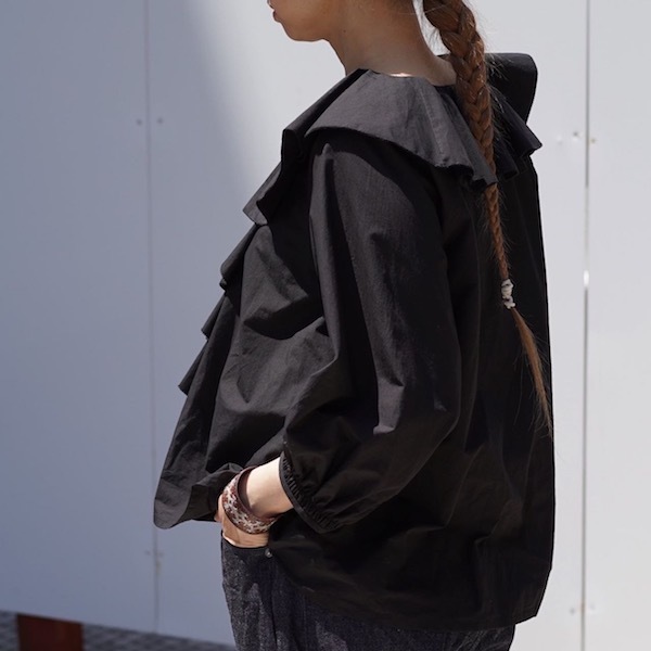 ラッフルカラーブラウス_d0364239_18392566.jpg
