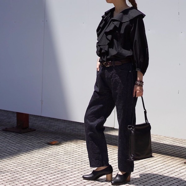 ラッフルカラーブラウス_d0364239_18484405.jpg