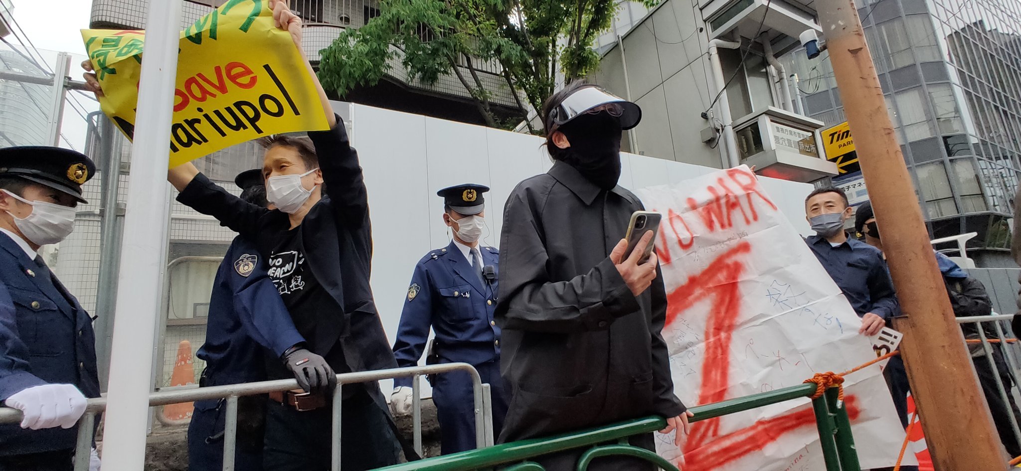 【報告】「戦勝記念日」血のパレードに抗議する~ロシア大使館前で多様な行動_a0336146_23342817.jpg