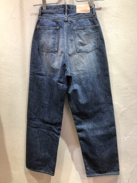 ジャパンブルーが手掛けるレディースライン【URVIN（アーヴィン）】のハイウエストストレートデニム「Bardot バルドー」のご紹介です。 _c0204280_15442514.jpg